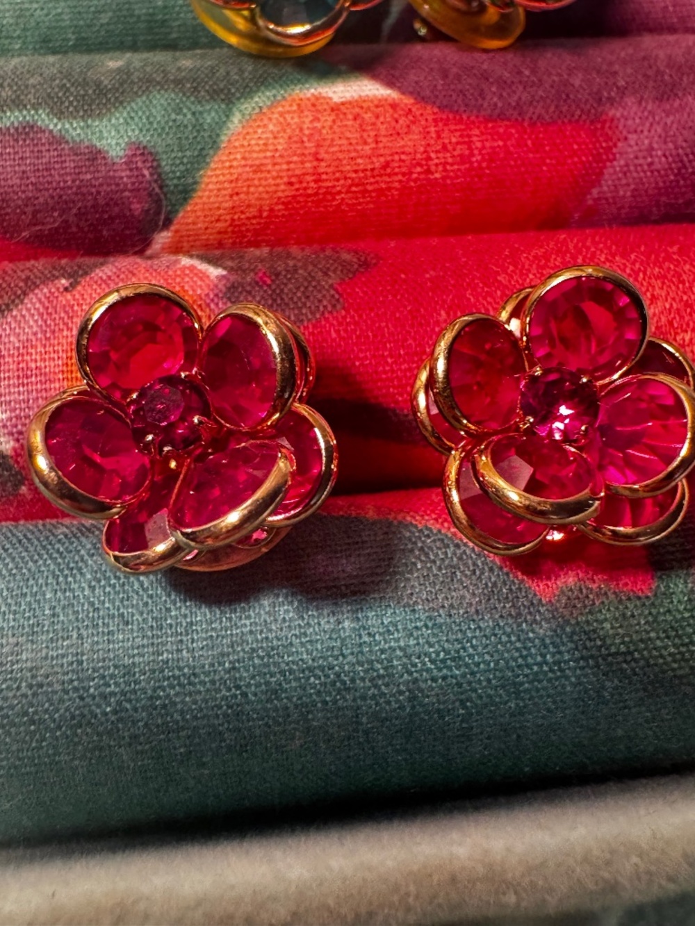 Vintage Red crystal flowers earrings
